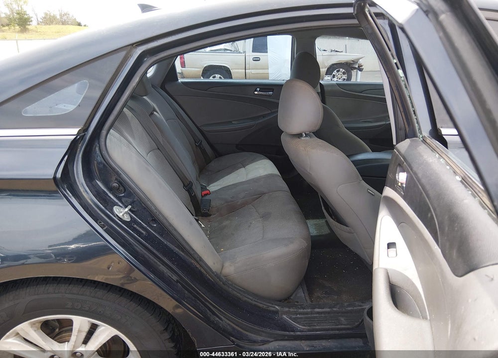 2013 HYUNDAI SONATA GLS VIN: 5NPEB4AC5DH585621
