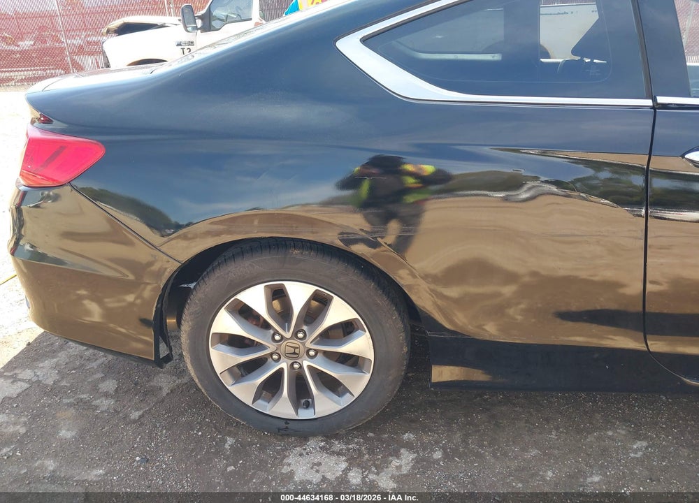 2015 HONDA ACCORD LX VIN: 1HGCT1B32FA002516