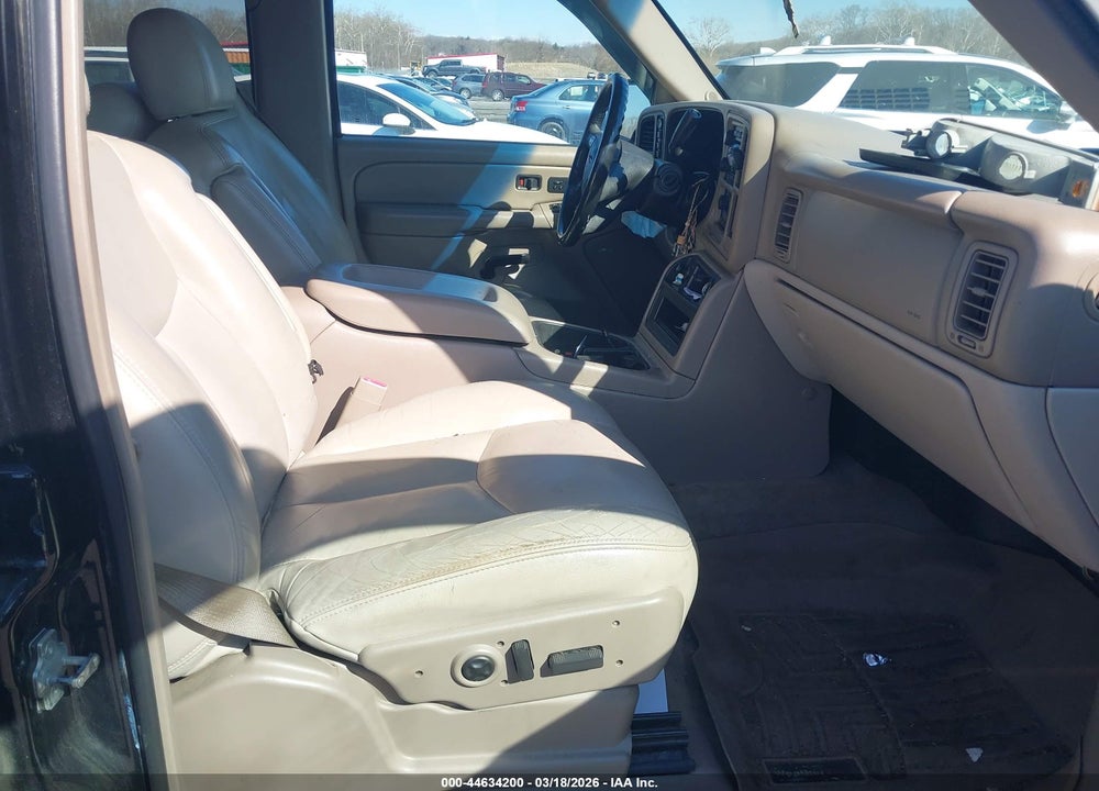 2005 GMC YUKON XL 2500 SLT VIN: 3GKGK26G05G221629