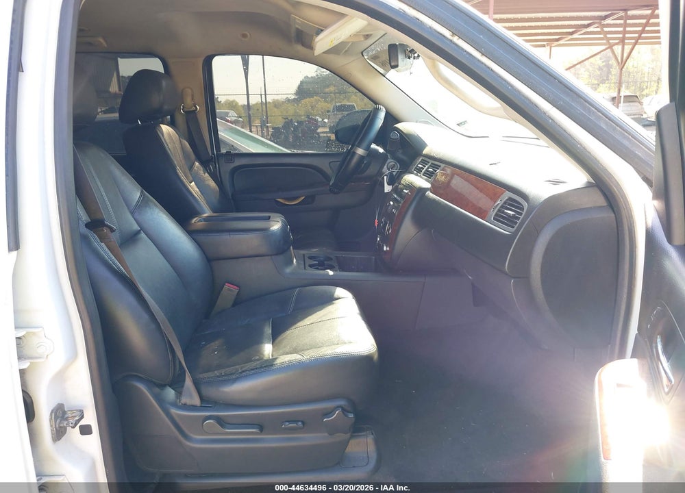 2014 CHEVROLET SUBURBAN 1500 LT VIN: 1GNSCJE02ER107074