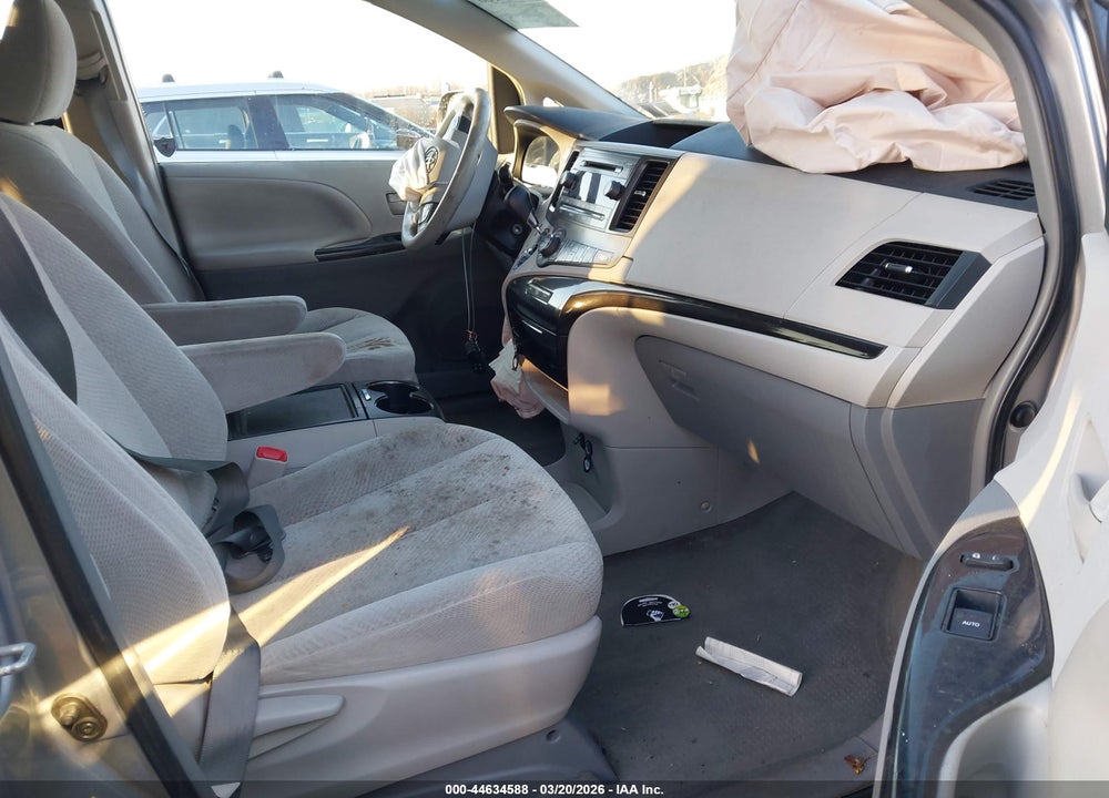 2013 TOYOTA SIENNA LE V6 8 PASSENGER VIN: 5TDKK3DC5DS378018