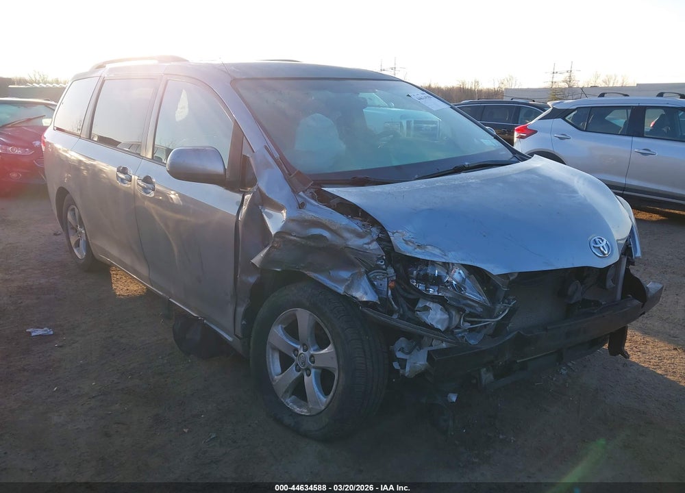 2013 TOYOTA SIENNA LE V6 8 PASSENGER VIN: 5TDKK3DC5DS378018