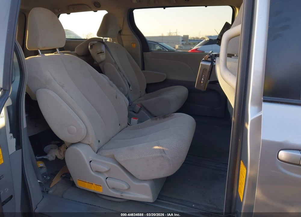 2013 TOYOTA SIENNA LE V6 8 PASSENGER VIN: 5TDKK3DC5DS378018