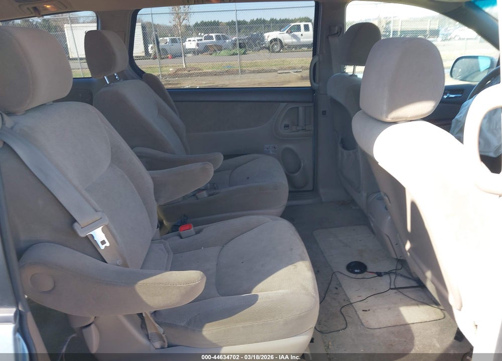 2005 TOYOTA SIENNA XLE VIN: 5TDZA22C35S341078