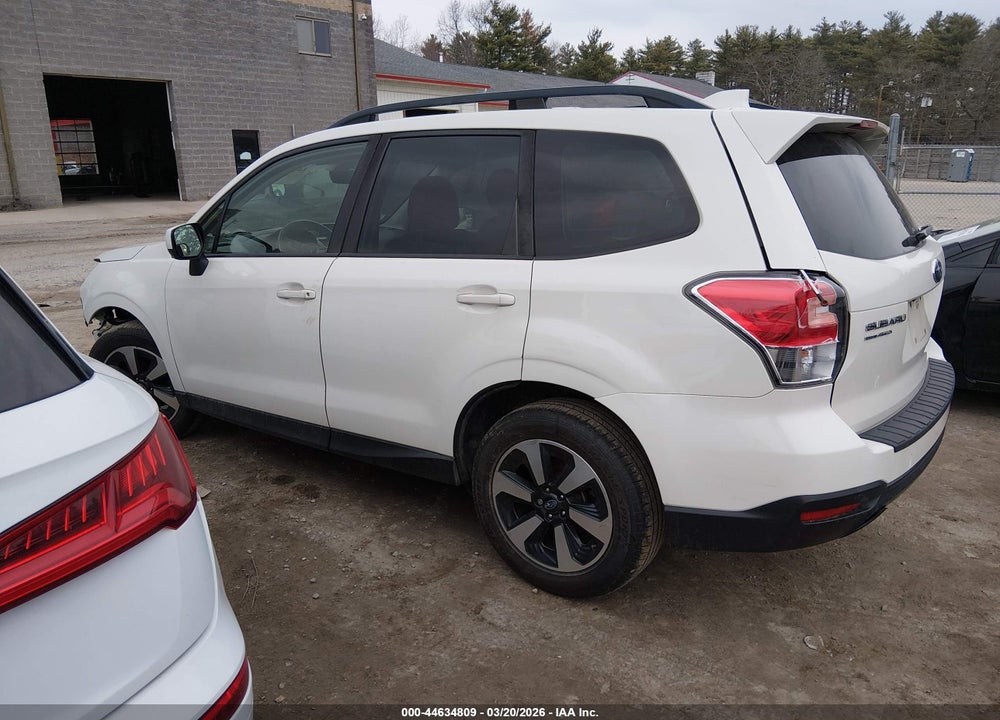 2018 SUBARU FORESTER 2.5I PREMIUM VIN: JF2SJAGC7JH426817