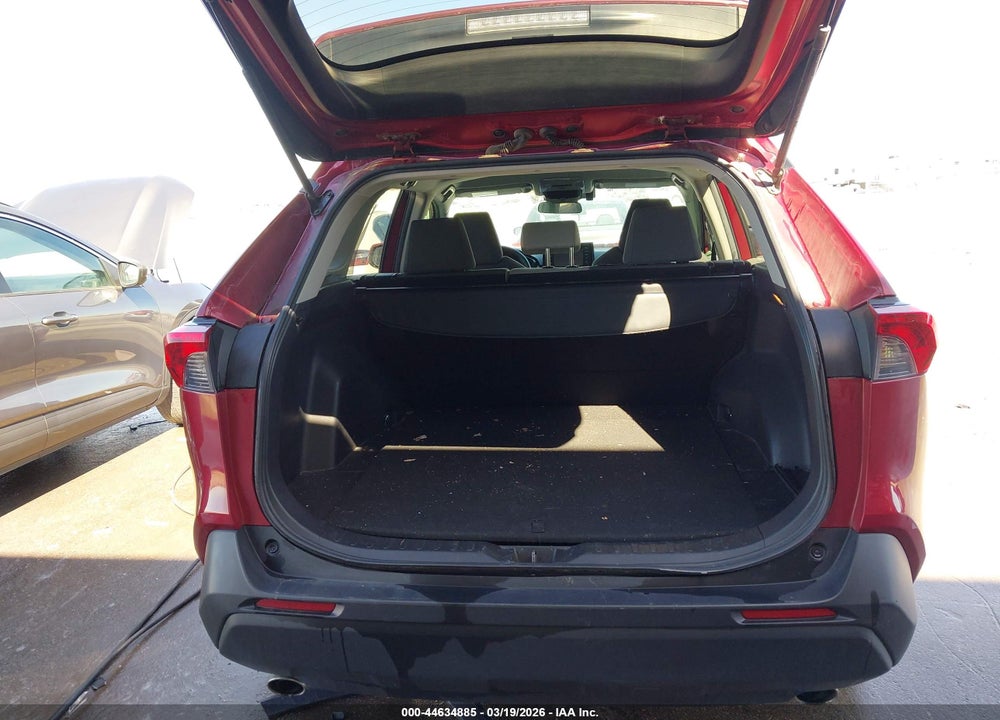 2021 TOYOTA RAV4 XLE VIN: 2T3P1RFVXMW175375