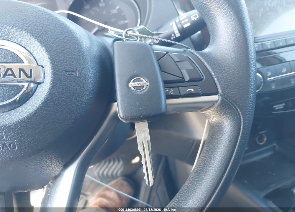 2017 NISSAN ROGUE VIN: 5N1AT2MT5HC776433