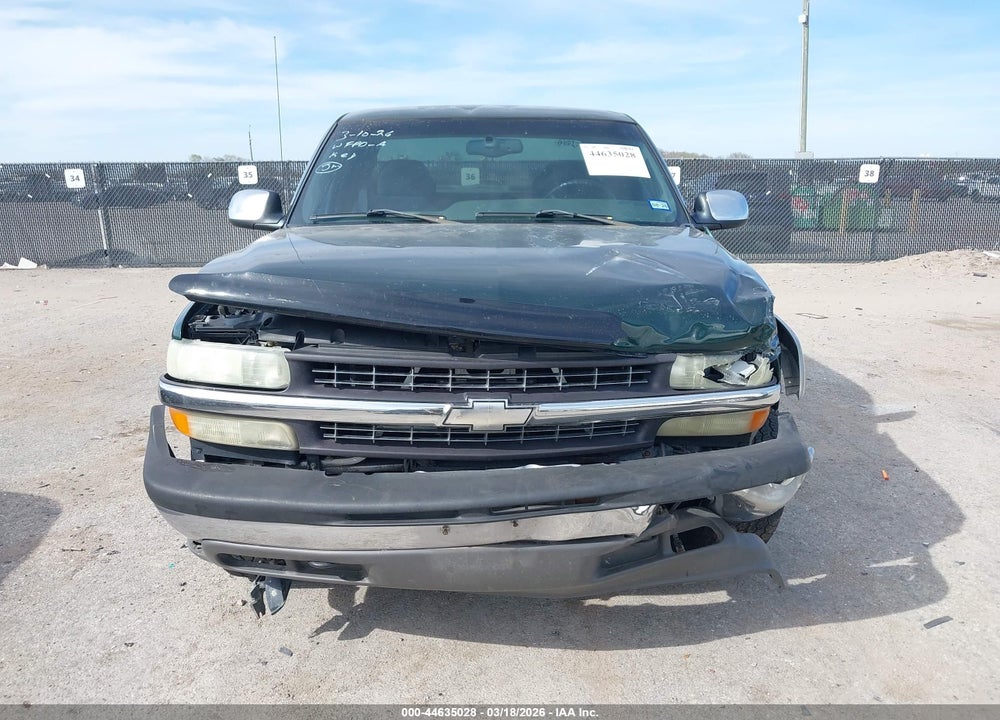 2002 CHEVROLET SILVERADO 1500 LS VIN: 2GCEK19T921402299