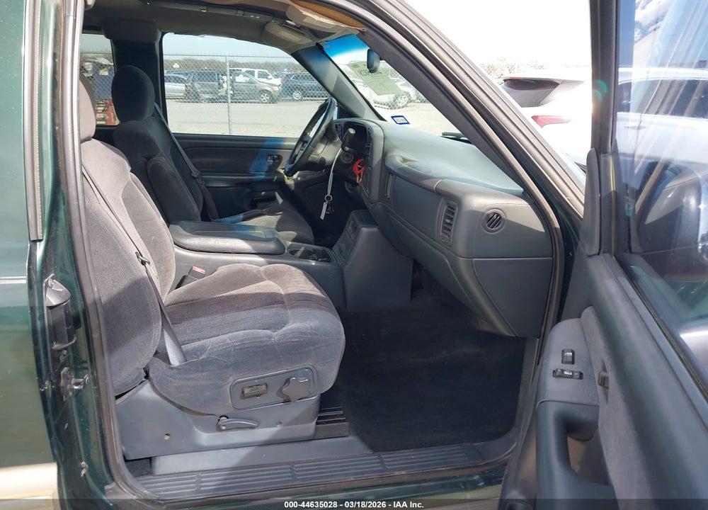 2002 CHEVROLET SILVERADO 1500 LS VIN: 2GCEK19T921402299