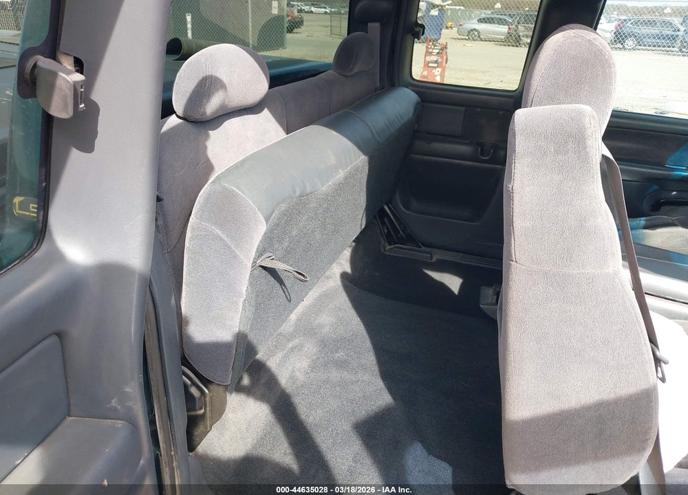 2002 CHEVROLET SILVERADO 1500 LS VIN: 2GCEK19T921402299