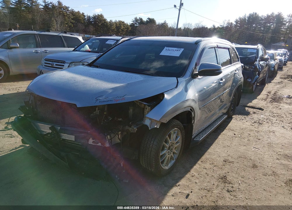 2015 TOYOTA HIGHLANDER XLE V6 VIN: 5TDJKRFH3FS180211
