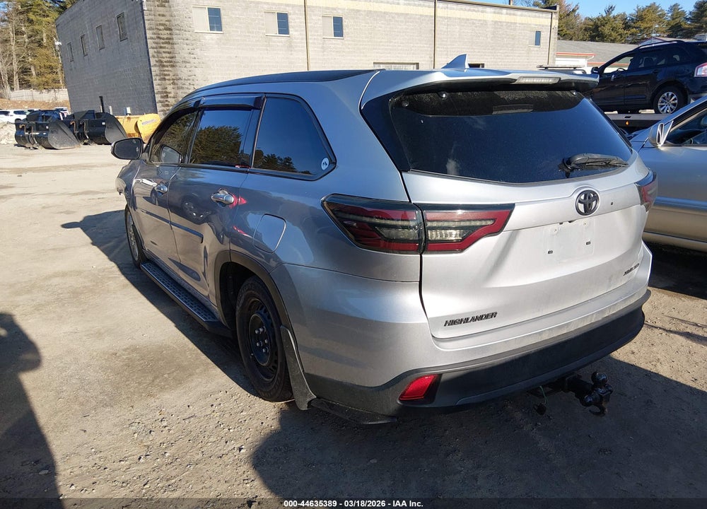 2015 TOYOTA HIGHLANDER XLE V6 VIN: 5TDJKRFH3FS180211