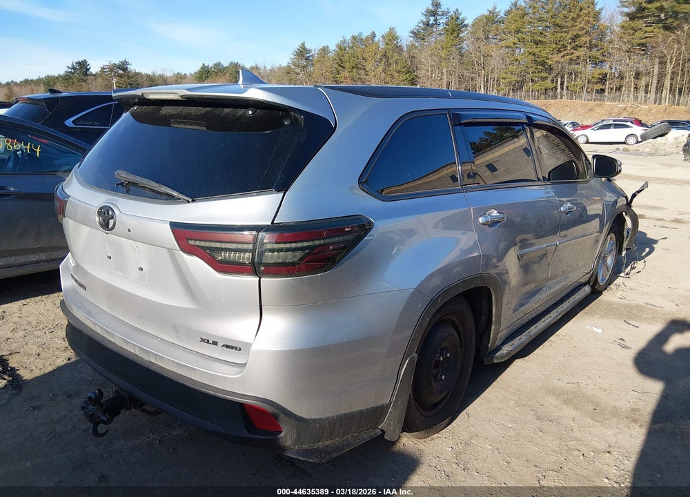 2015 TOYOTA HIGHLANDER XLE V6 VIN: 5TDJKRFH3FS180211