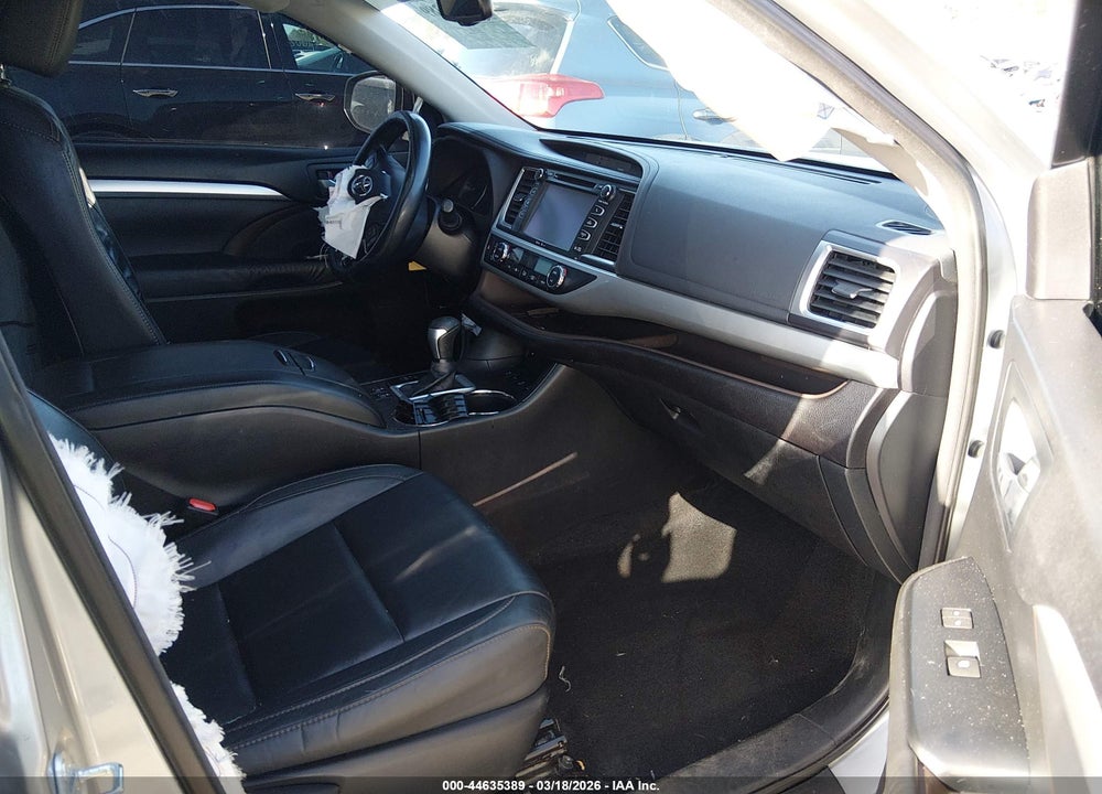 2015 TOYOTA HIGHLANDER XLE V6 VIN: 5TDJKRFH3FS180211