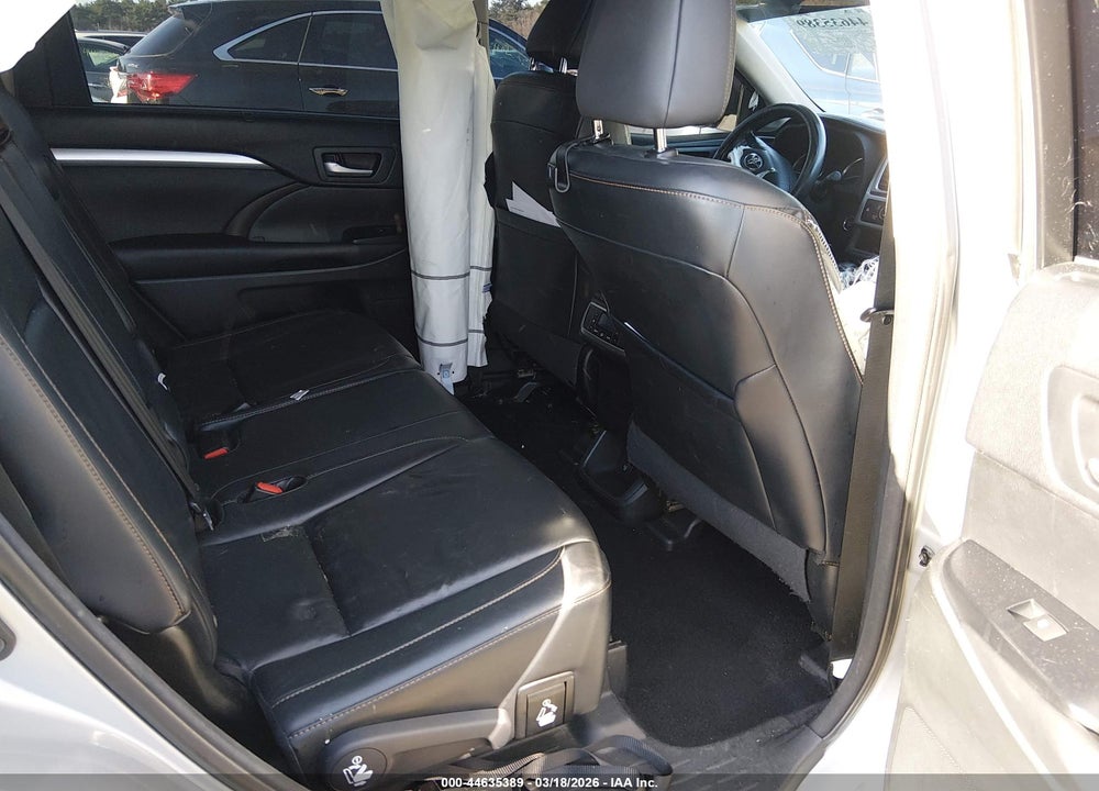2015 TOYOTA HIGHLANDER XLE V6 VIN: 5TDJKRFH3FS180211