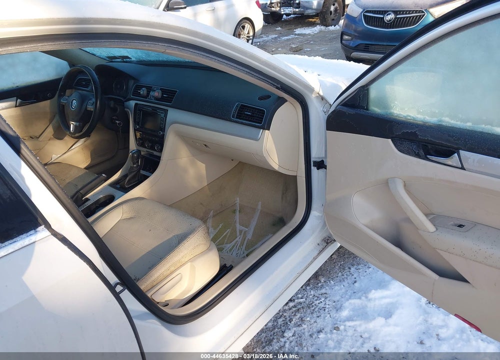 2013 VOLKSWAGEN PASSAT 2.5L SE VIN: 1VWBP7A36DC117850