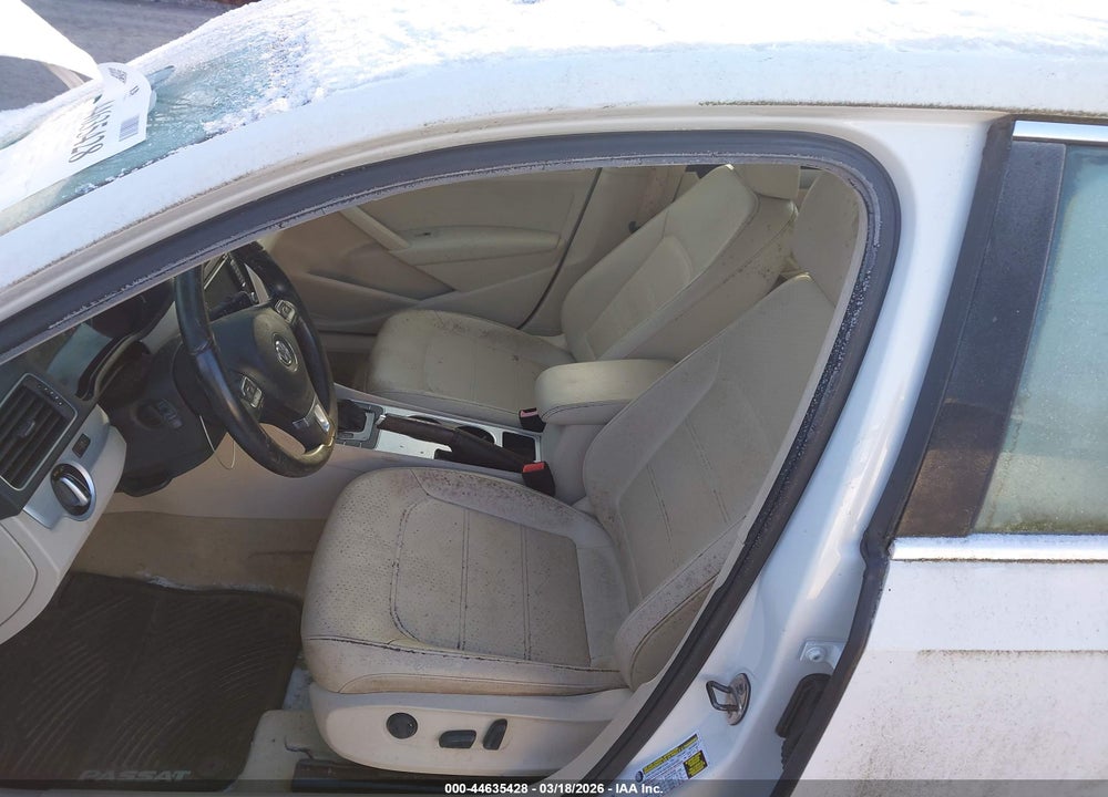 2013 VOLKSWAGEN PASSAT 2.5L SE VIN: 1VWBP7A36DC117850