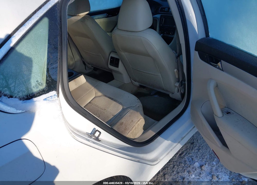 2013 VOLKSWAGEN PASSAT 2.5L SE VIN: 1VWBP7A36DC117850