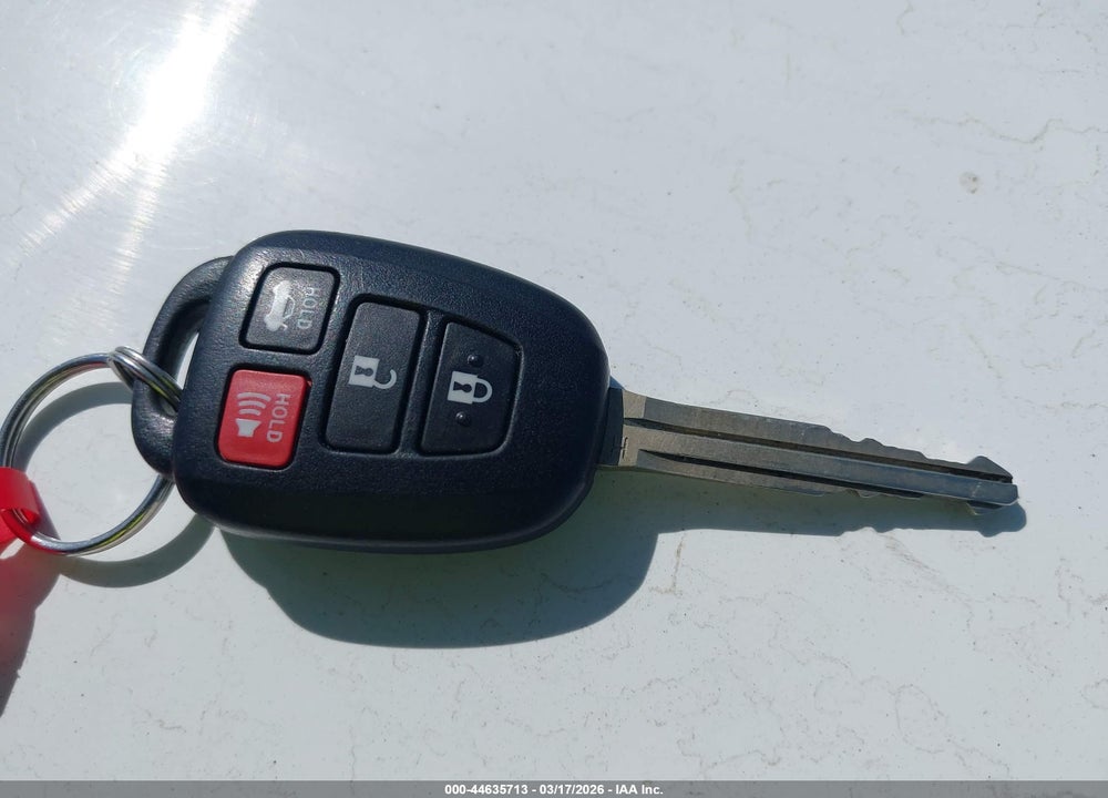 2019 TOYOTA COROLLA SE VIN: 5YFBURHE9KP856455