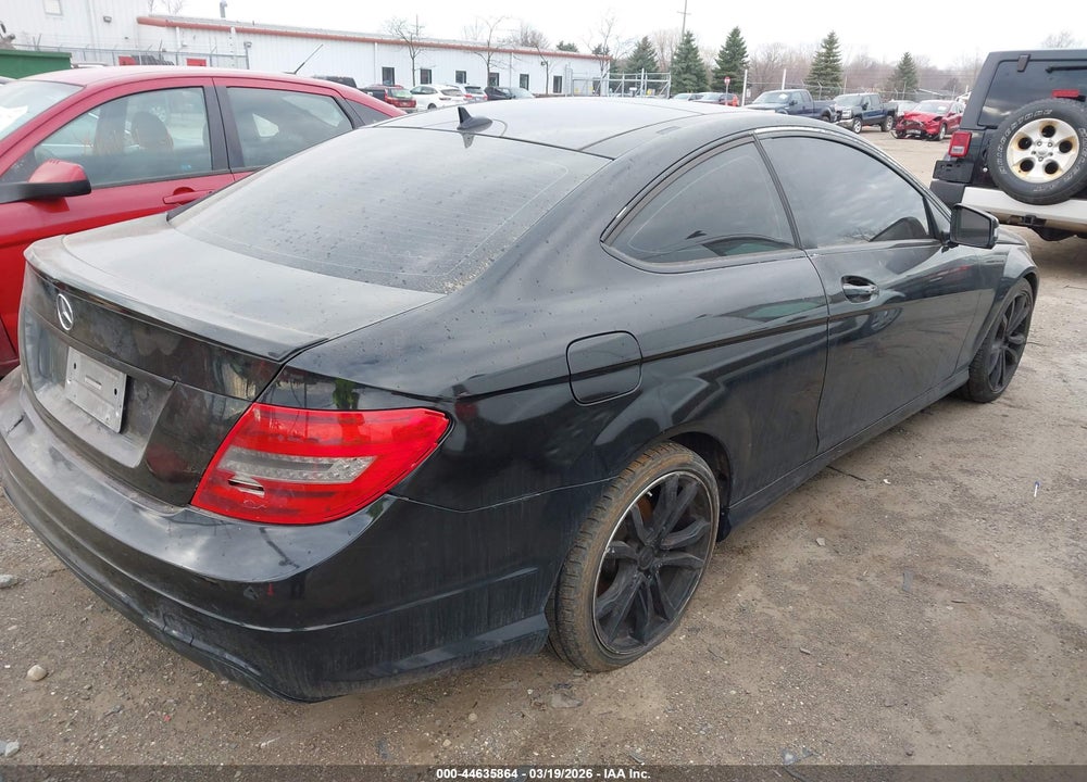2014 MERCEDES-BENZ C 250 VIN: WDDGJ4HB2EG262843