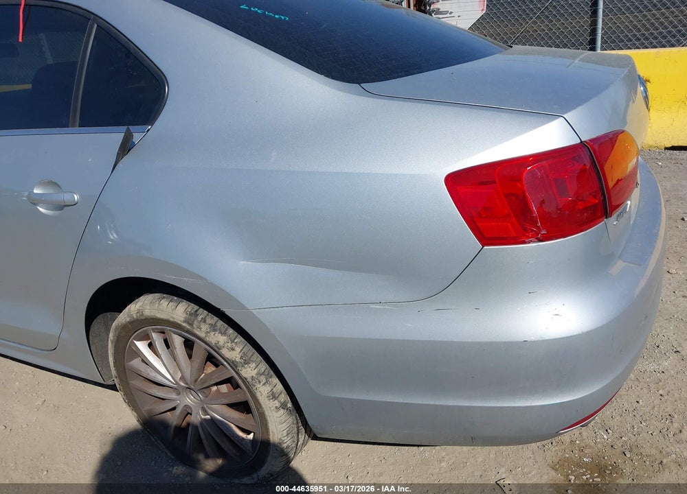 2011 VOLKSWAGEN JETTA 2.5L SEL VIN: 3VWLX7AJ5BM359110
