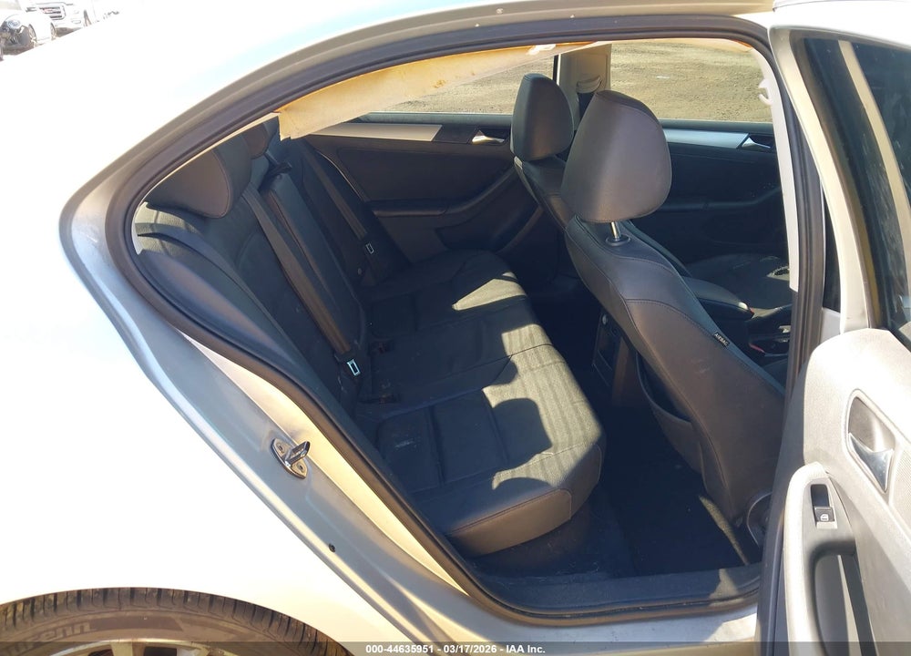 2011 VOLKSWAGEN JETTA 2.5L SEL VIN: 3VWLX7AJ5BM359110