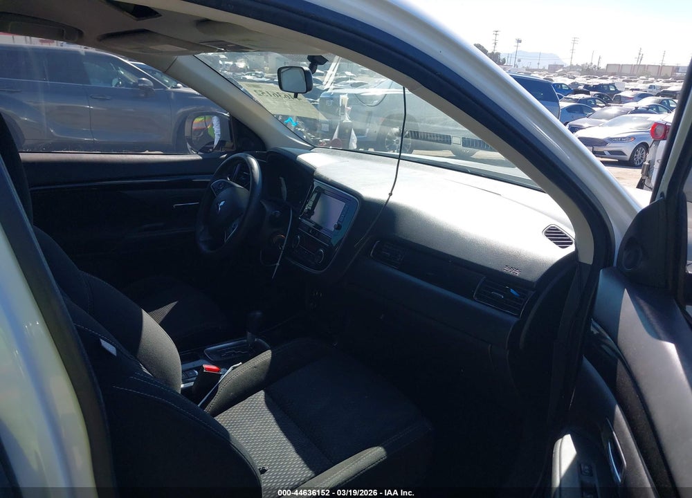 2019 MITSUBISHI OUTLANDER ES VIN: JA4AD2A30KZ006578