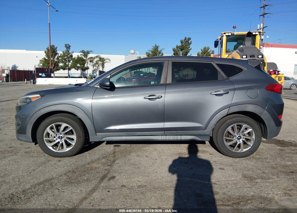 2018 HYUNDAI TUCSON SE VIN: KM8J23A41JU682717