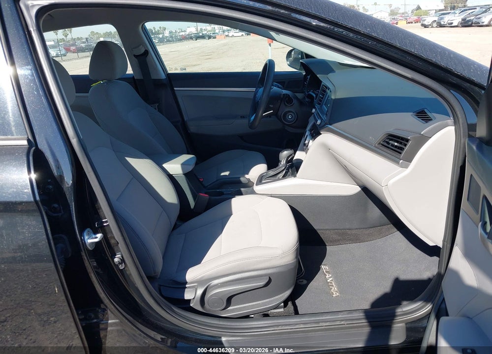 2019 HYUNDAI ELANTRA SE VIN: 5NPD74LF9KH438090