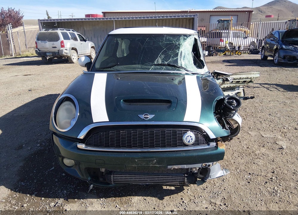 2009 MINI COOPER S VIN: WMWMF73599TT99161