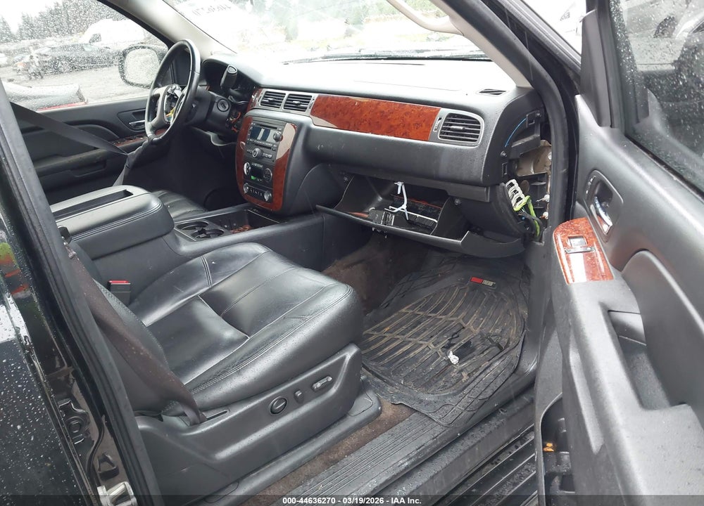 2014 CHEVROLET SUBURBAN 1500 LT VIN: 1GNSKJE78ER194835