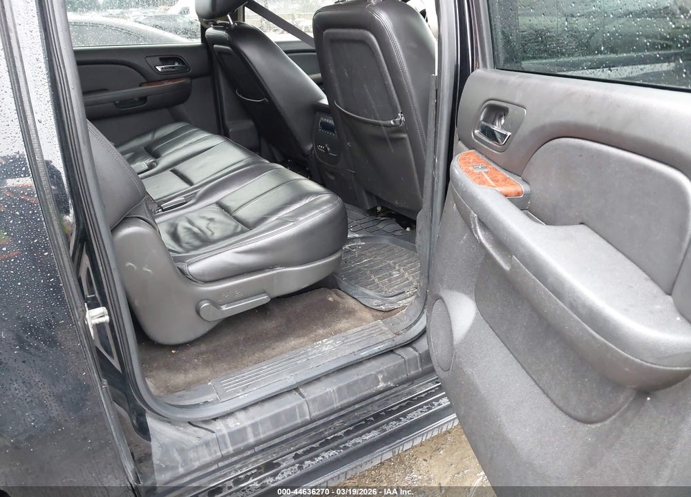 2014 CHEVROLET SUBURBAN 1500 LT VIN: 1GNSKJE78ER194835