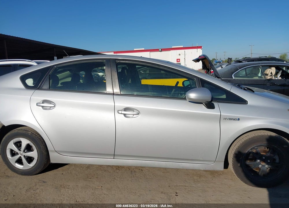 2015 TOYOTA PRIUS TWO VIN: JTDKN3DU5F0433380