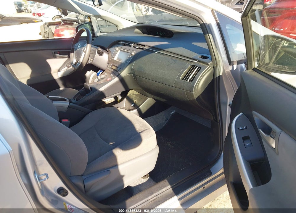 2015 TOYOTA PRIUS TWO VIN: JTDKN3DU5F0433380