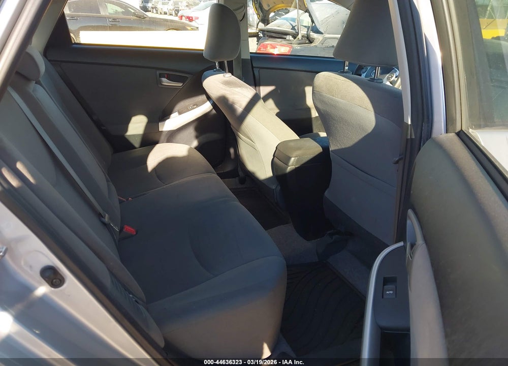 2015 TOYOTA PRIUS TWO VIN: JTDKN3DU5F0433380