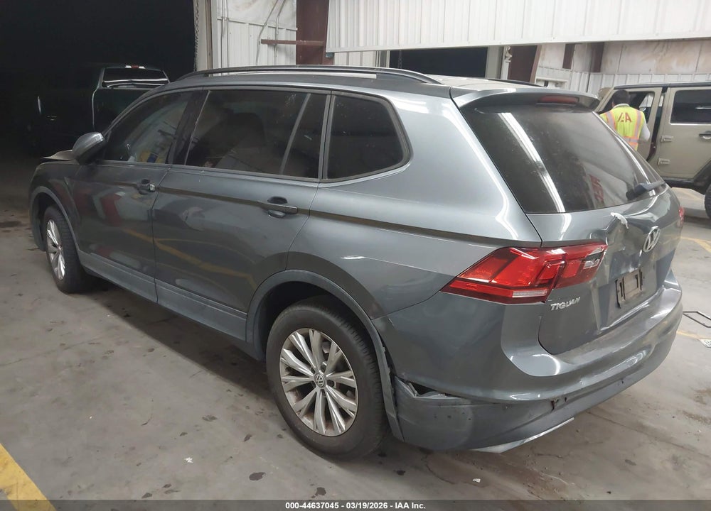 2018 VOLKSWAGEN TIGUAN 2.0T S VIN: 3VV1B7AX0JM052358