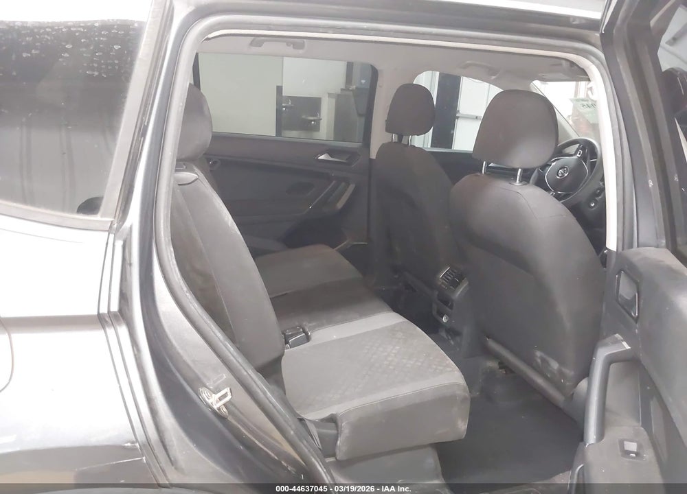 2018 VOLKSWAGEN TIGUAN 2.0T S VIN: 3VV1B7AX0JM052358