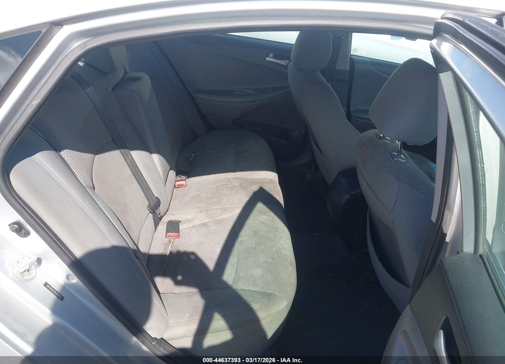 2013 HYUNDAI SONATA GLS VIN: 5NPEB4AC3DH689685