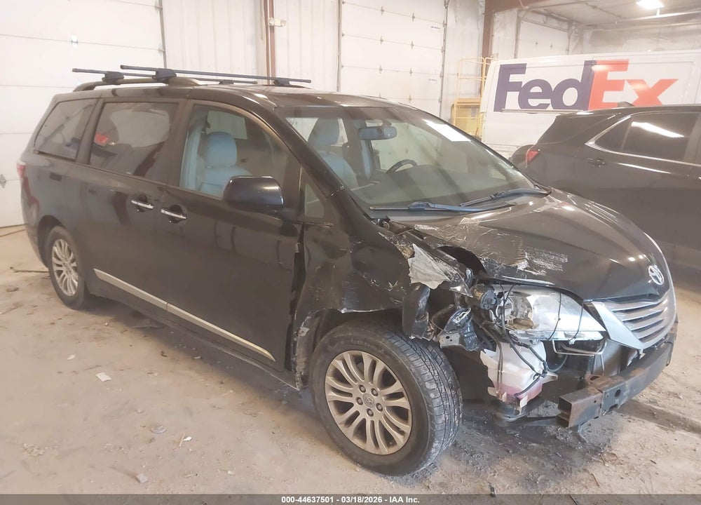 2016 TOYOTA SIENNA XLE 8 PASSENGER VIN: 5TDYK3DC9GS754492