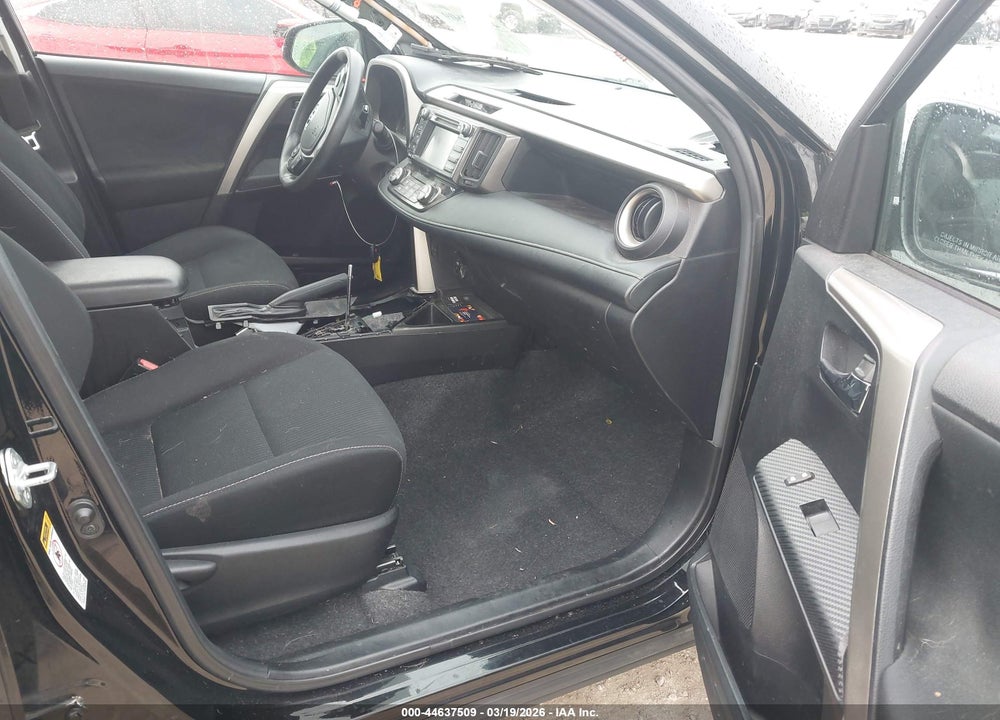 2015 TOYOTA RAV4 XLE VIN: 2T3RFREV6FW324721