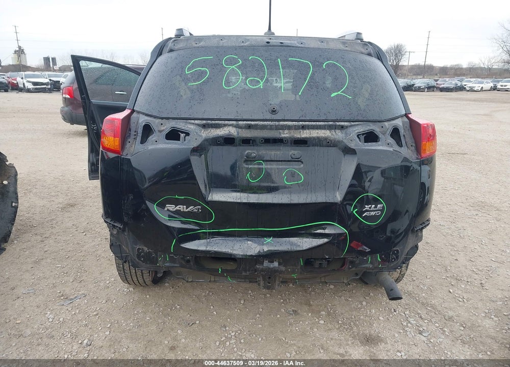 2015 TOYOTA RAV4 XLE VIN: 2T3RFREV6FW324721