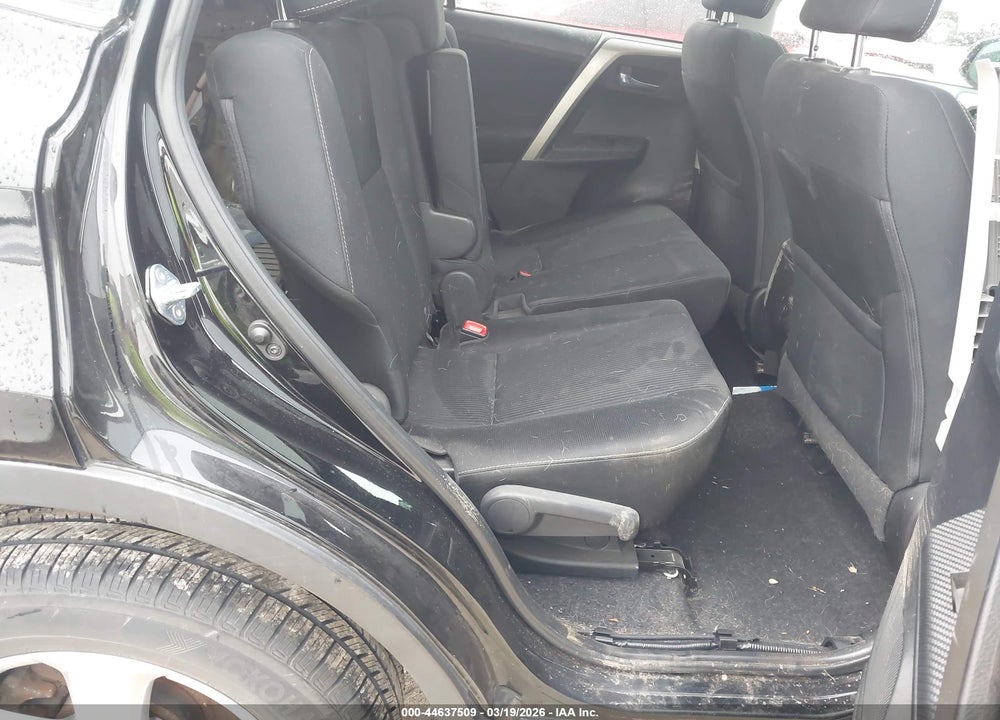 2015 TOYOTA RAV4 XLE VIN: 2T3RFREV6FW324721