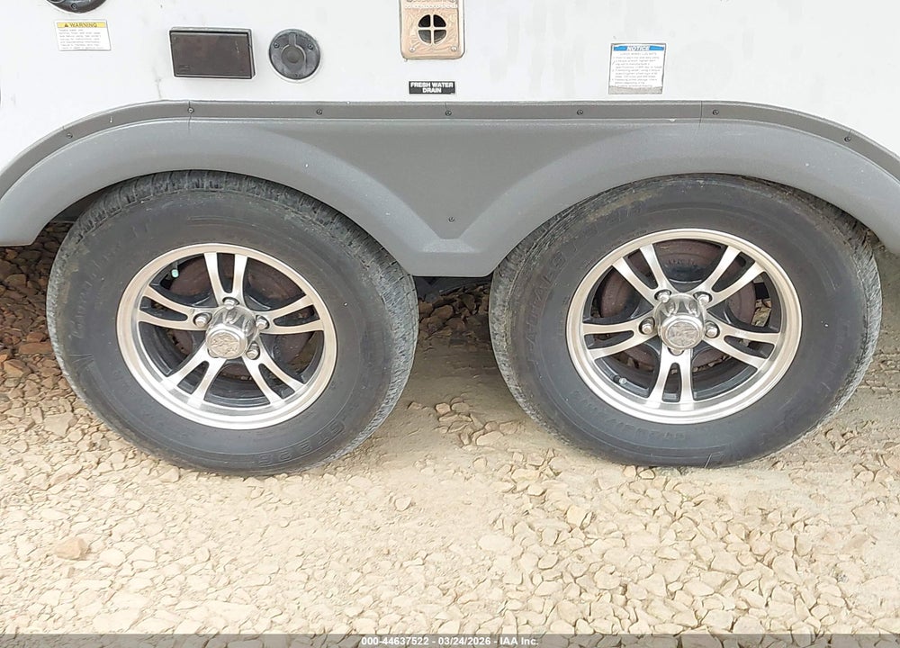 2017 FOREST RIVER 215 VIN: 5ZT2CXLB8HA010981