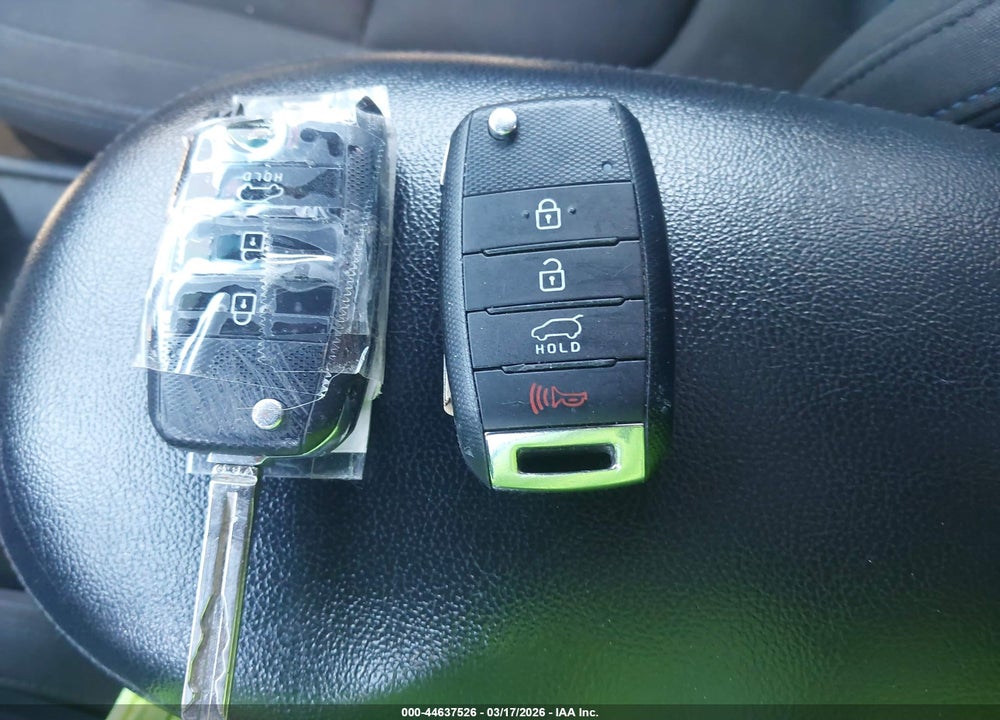 2015 KIA SOUL + VIN: KNDJP3A51F7152297