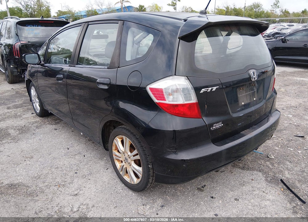2011 HONDA FIT SPORT VIN: JHMGE8H56BC026505