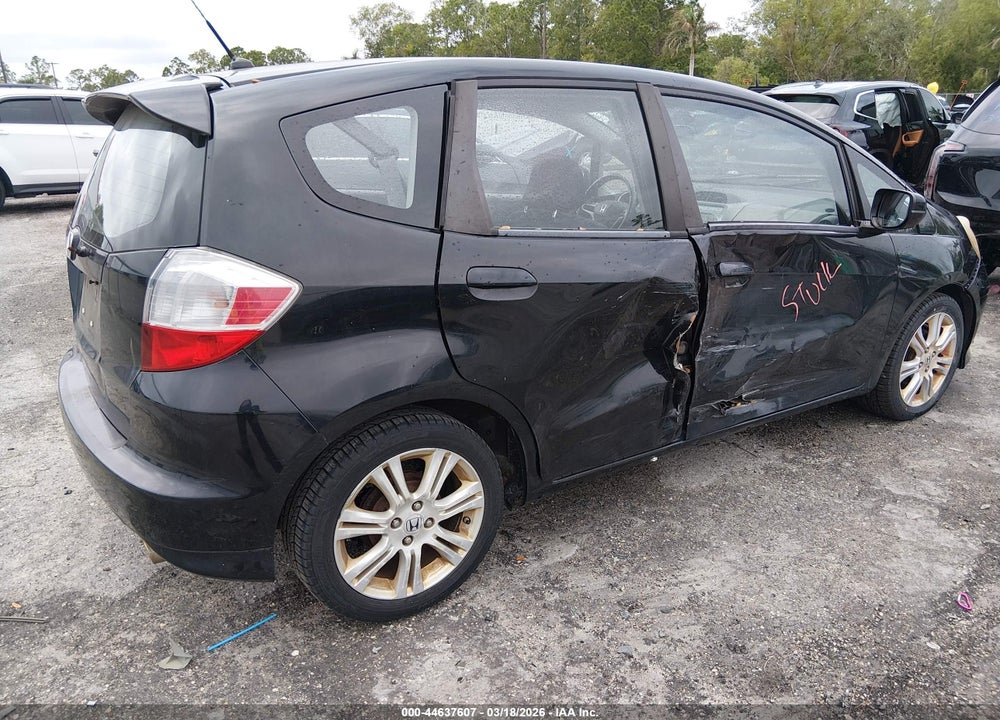 2011 HONDA FIT SPORT VIN: JHMGE8H56BC026505
