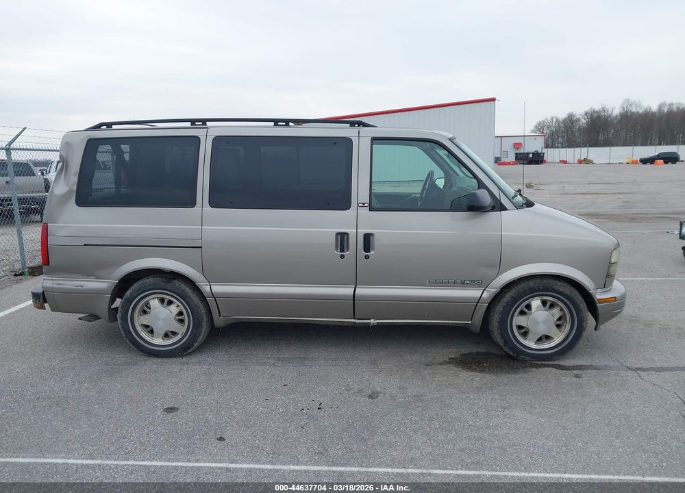2002 GMC SAFARI SLE VIN: 1GKEL19X82B510949