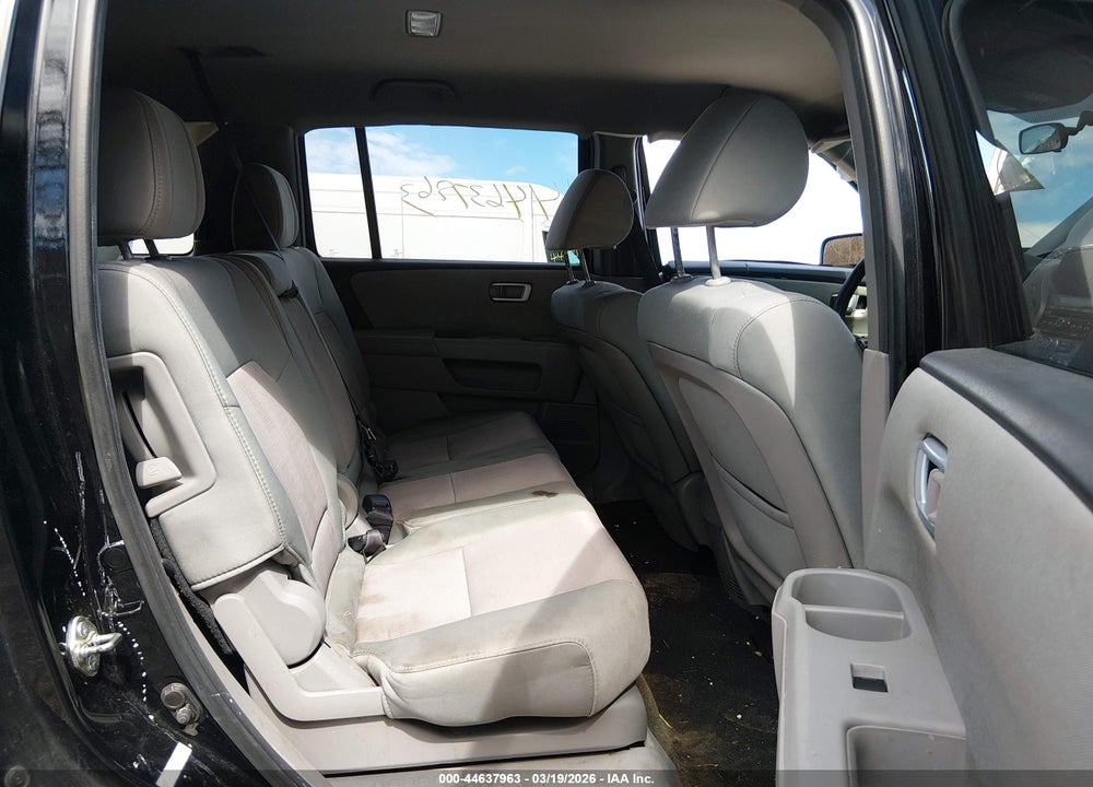 2014 HONDA PILOT EX VIN: 5FNYF4H41EB057719