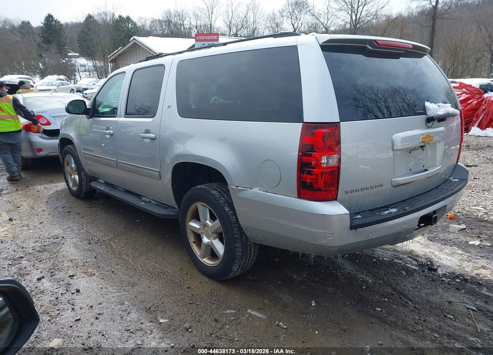 2014 CHEVROLET SUBURBAN 1500 LT VIN: 1GNSKJE76ER190041