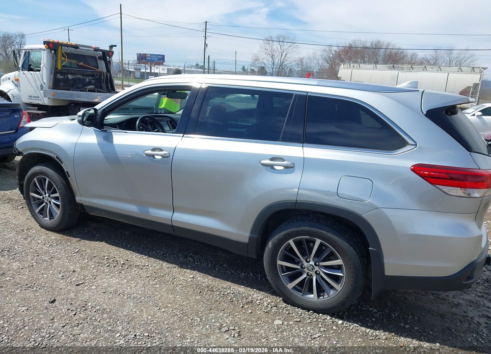 2019 TOYOTA HIGHLANDER XLE VIN: 5TDJZRFH7KS564370